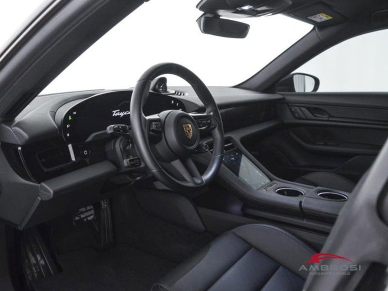Porsche Taycan usata a Perugia (8)
