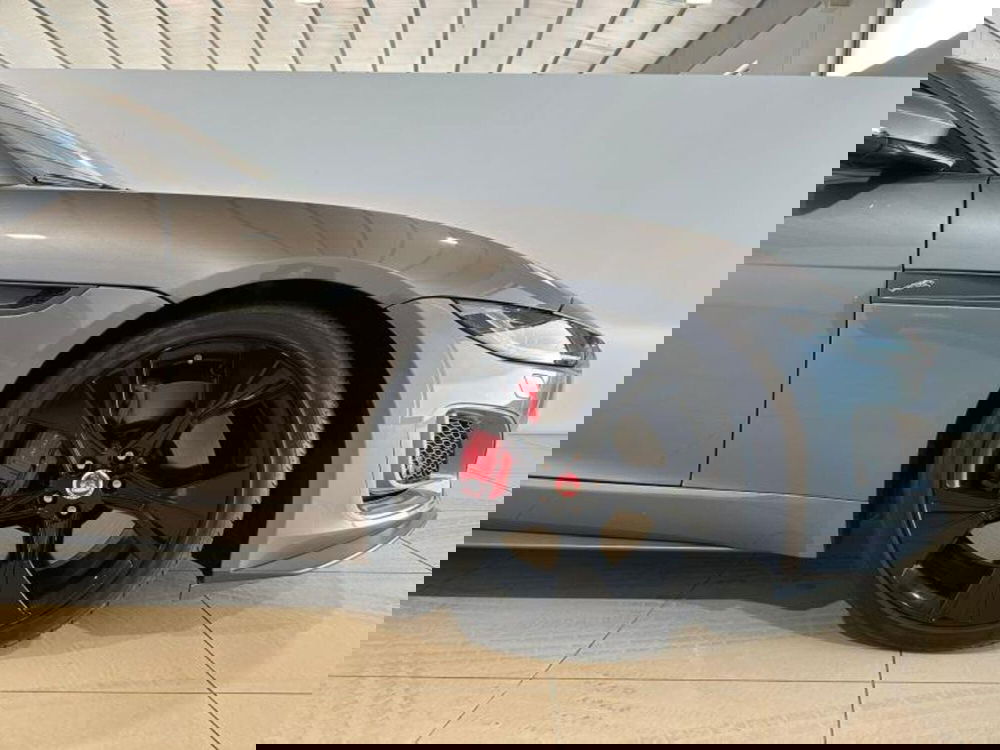 Jaguar F-Type Coupé usata a Venezia (6)