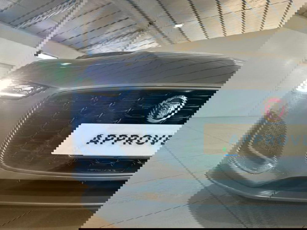 Jaguar F-Type Coupé usata a Venezia (9)