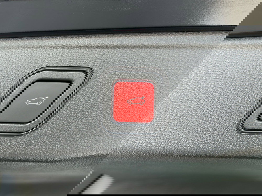 Jeep Avenger nuova a Roma (11)