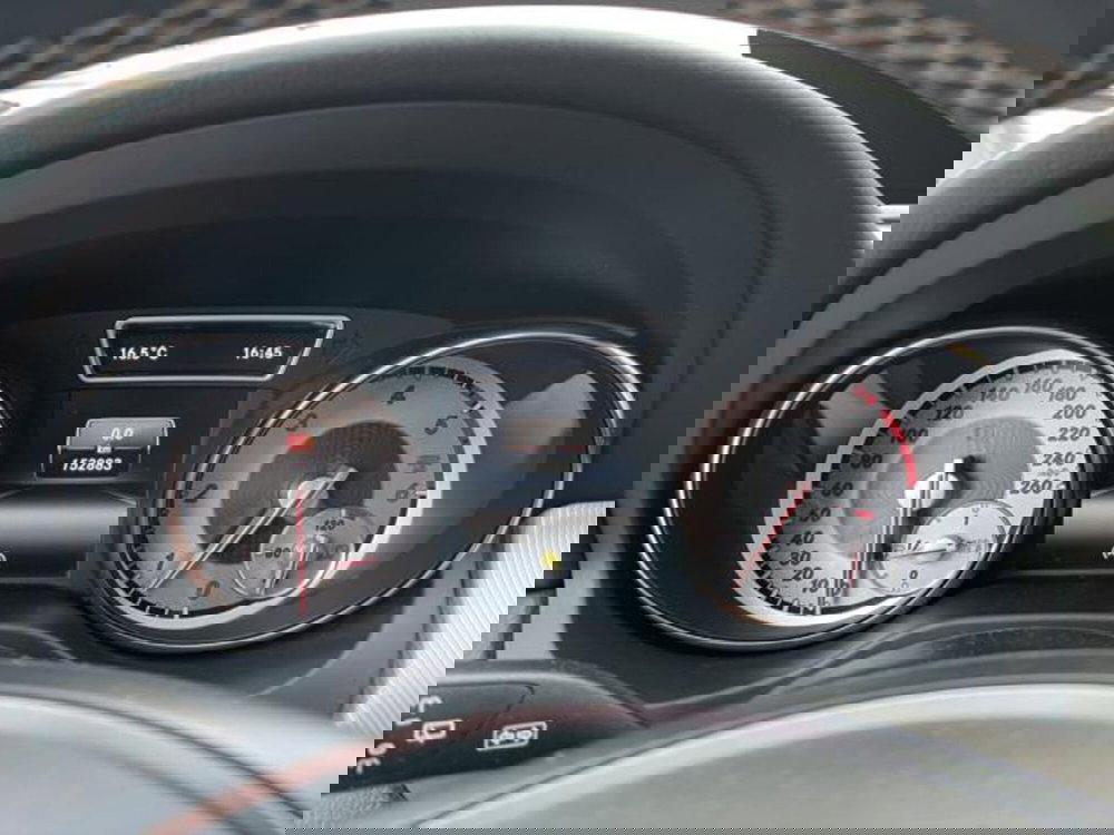 Mercedes-Benz CLA Shooting Brake usata a Milano (16)