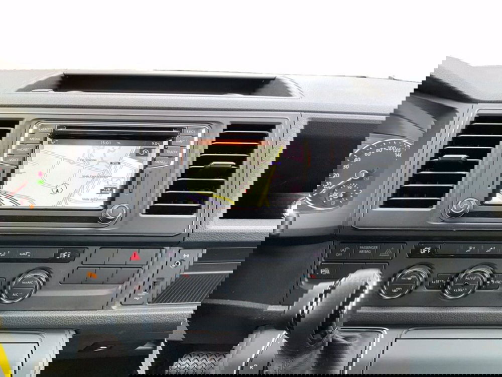 Volkswagen Multivan usata a Milano (14)