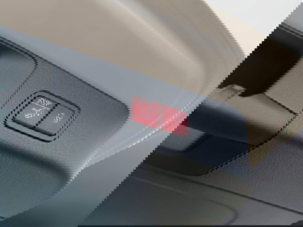 Mercedes-Benz GLB nuova a Teramo (12)