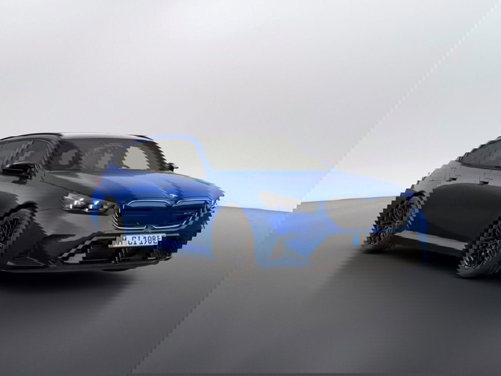 BMW Serie 5 Touring nuova a Ascoli Piceno (3)