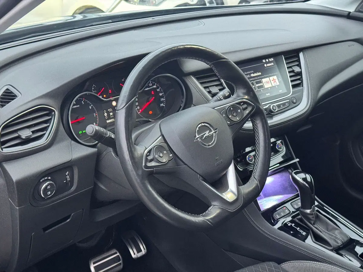 Opel Grandland X usata a Pavia (13)
