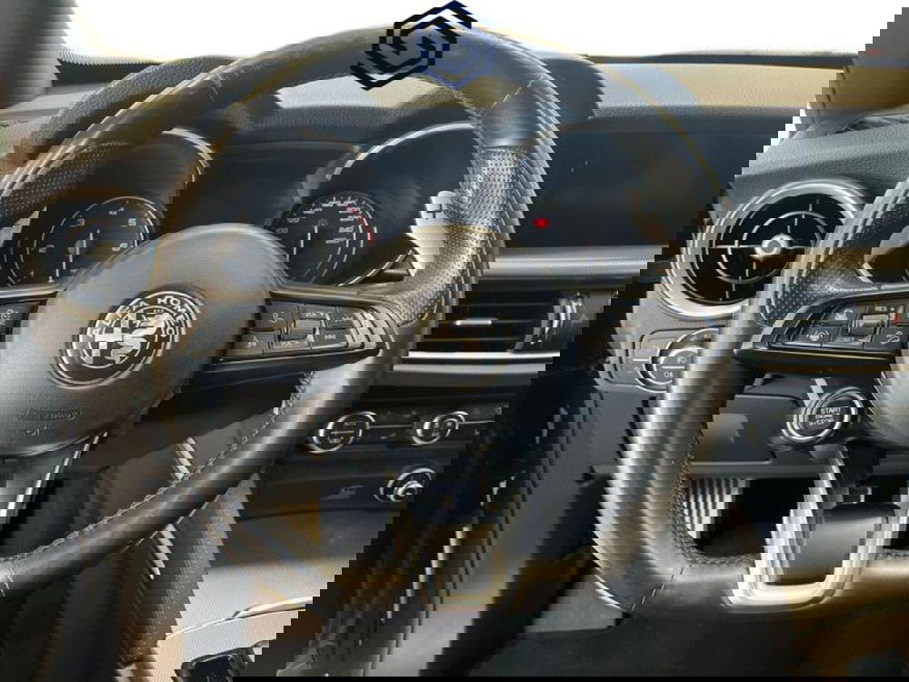 Alfa Romeo Stelvio usata a Cagliari (4)