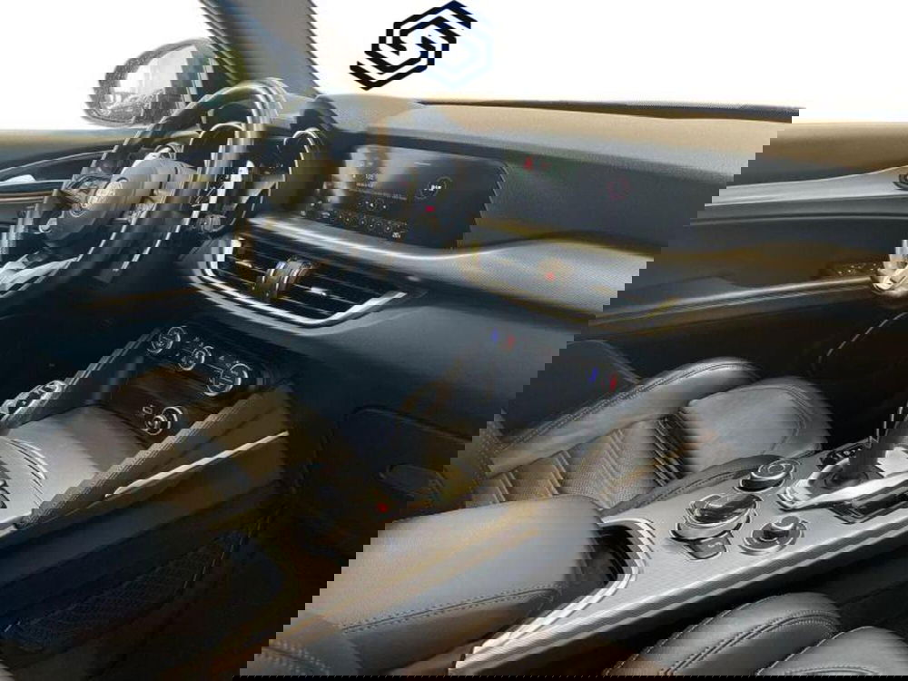 Alfa Romeo Stelvio usata a Cagliari (9)