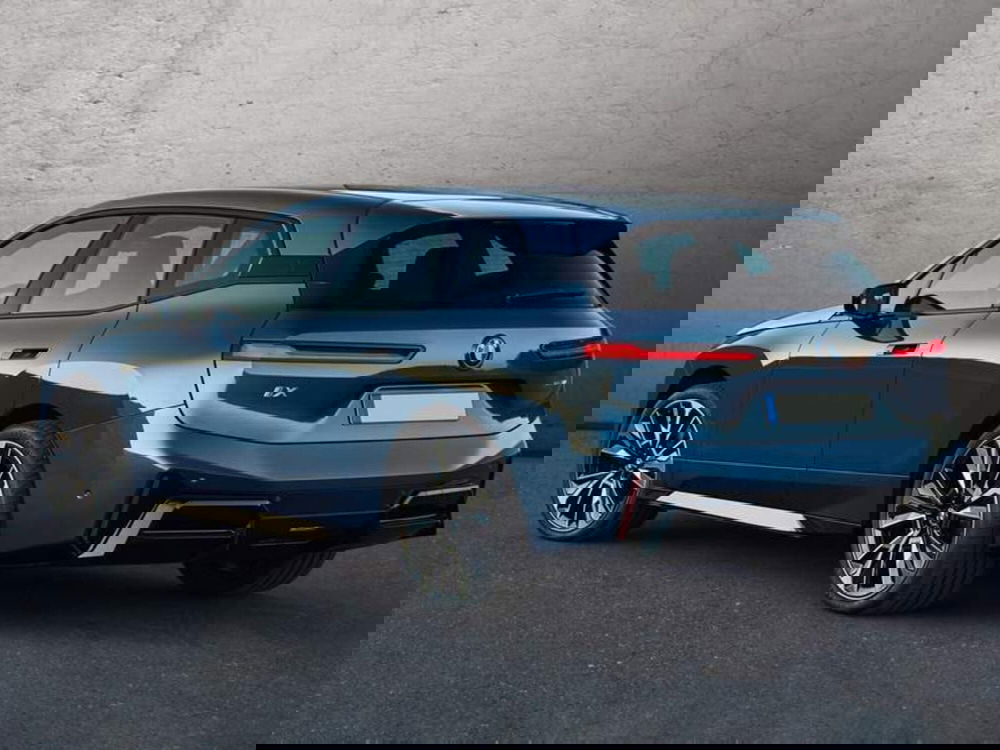 BMW iX nuova a Torino
