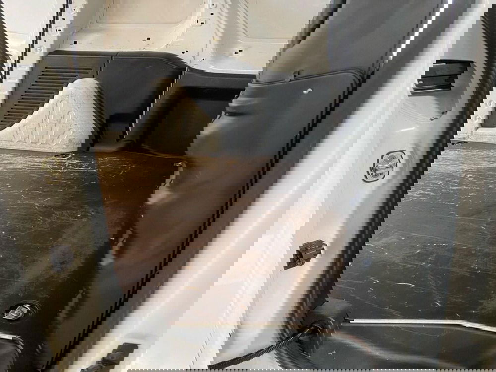 Peugeot Partner Furgone usata a Torino (7)