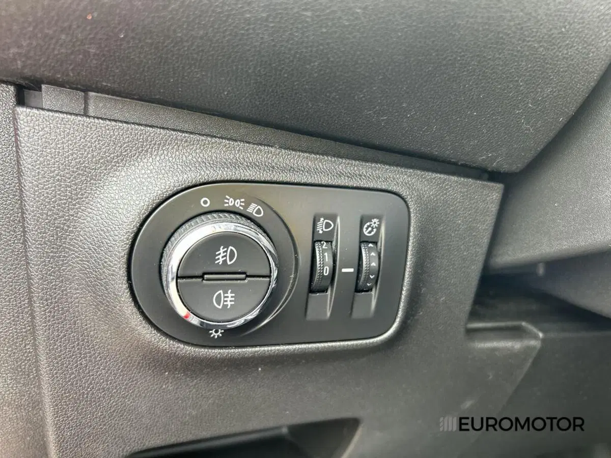 Opel Corsa usata a Bari (14)