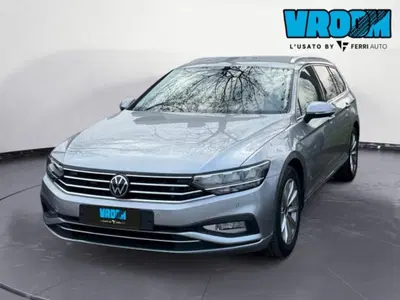 Volkswagen Passat Variant 2.0 TDI SCR EVO DSG Business del 2023 usata a Tavagnacco