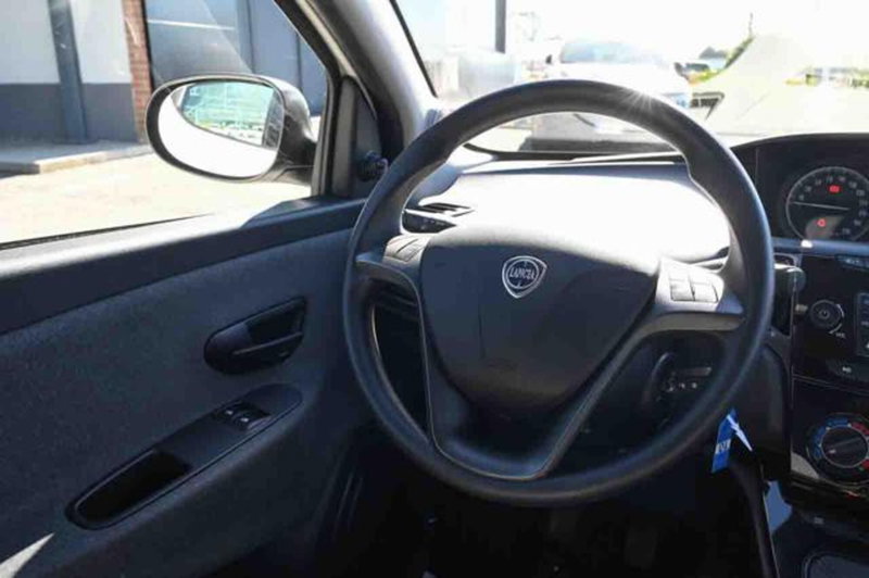 Lancia Ypsilon usata a Torino (18)