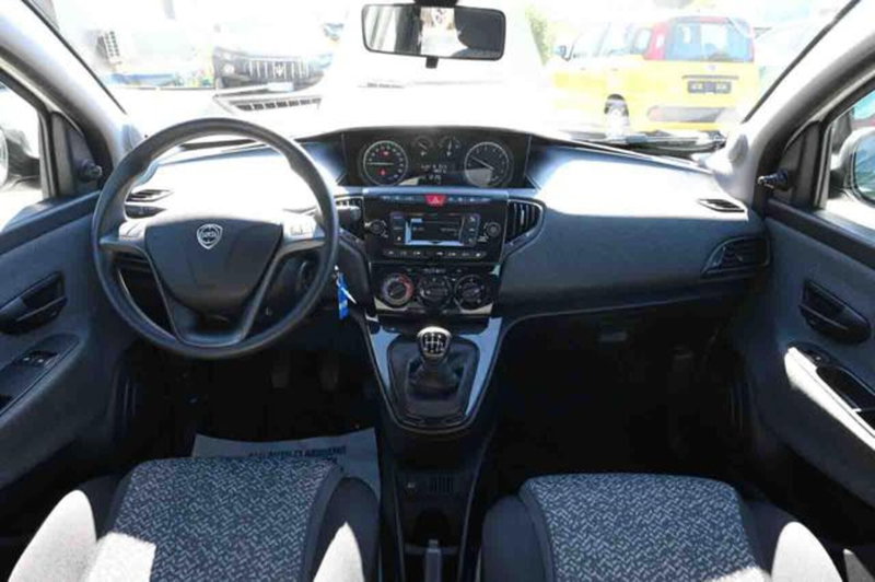 Lancia Ypsilon usata a Torino (9)