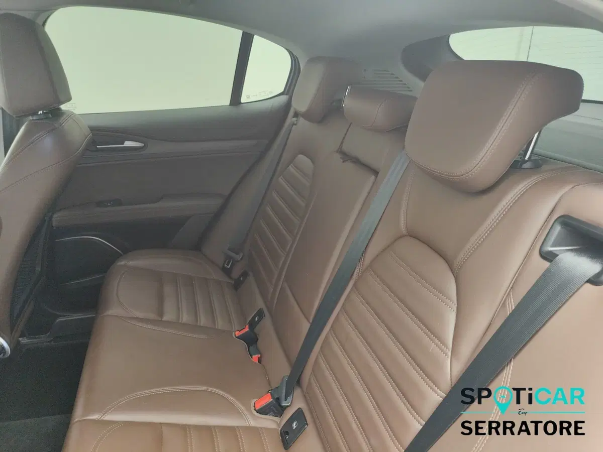 Alfa Romeo Stelvio usata a Como (13)