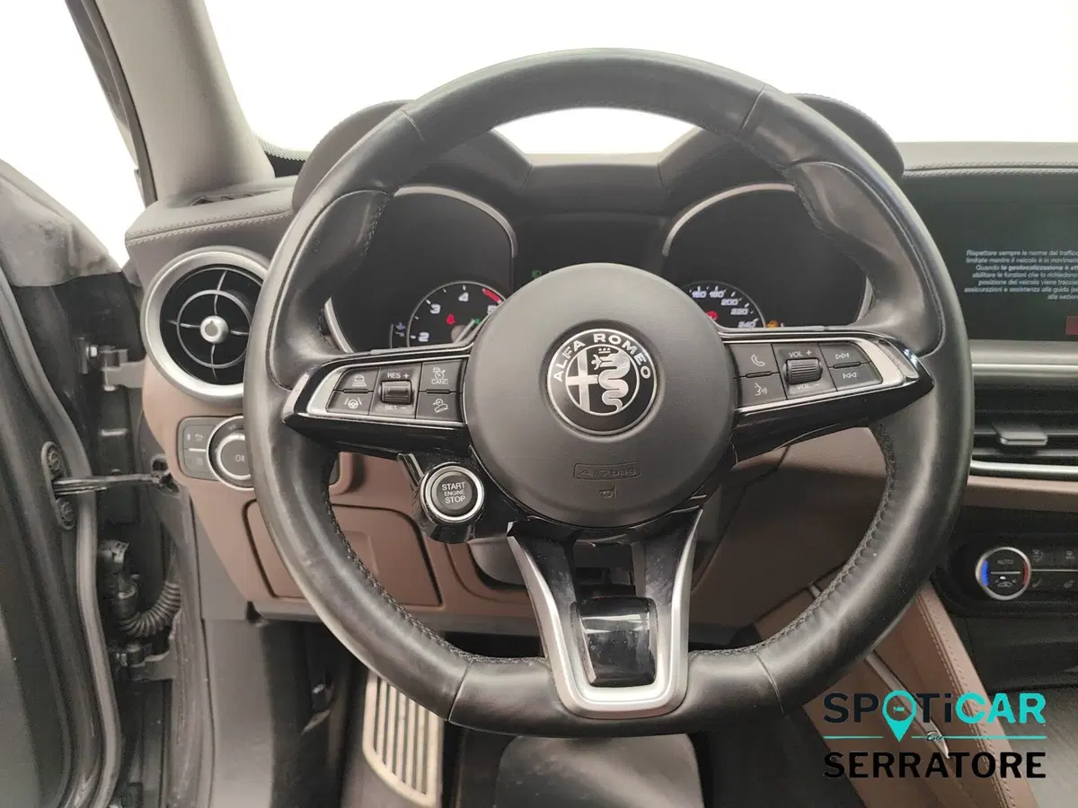Alfa Romeo Stelvio usata a Como (19)