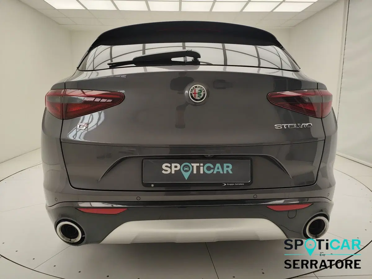 Alfa Romeo Stelvio usata a Como (5)
