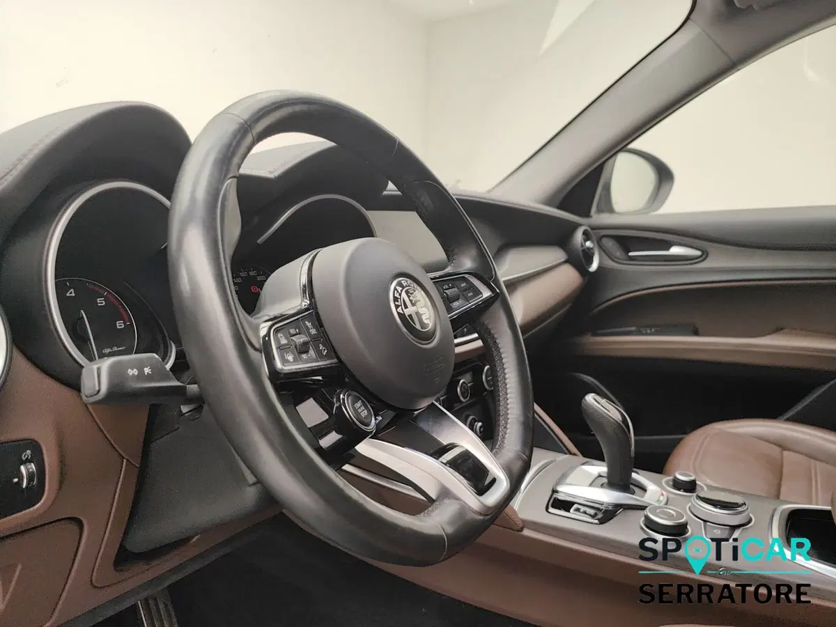 Alfa Romeo Stelvio usata a Como (9)