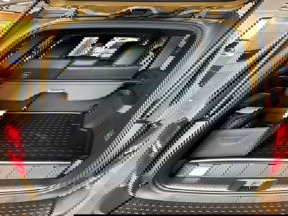 Toyota Land Cruiser nuova a Lecco (12)