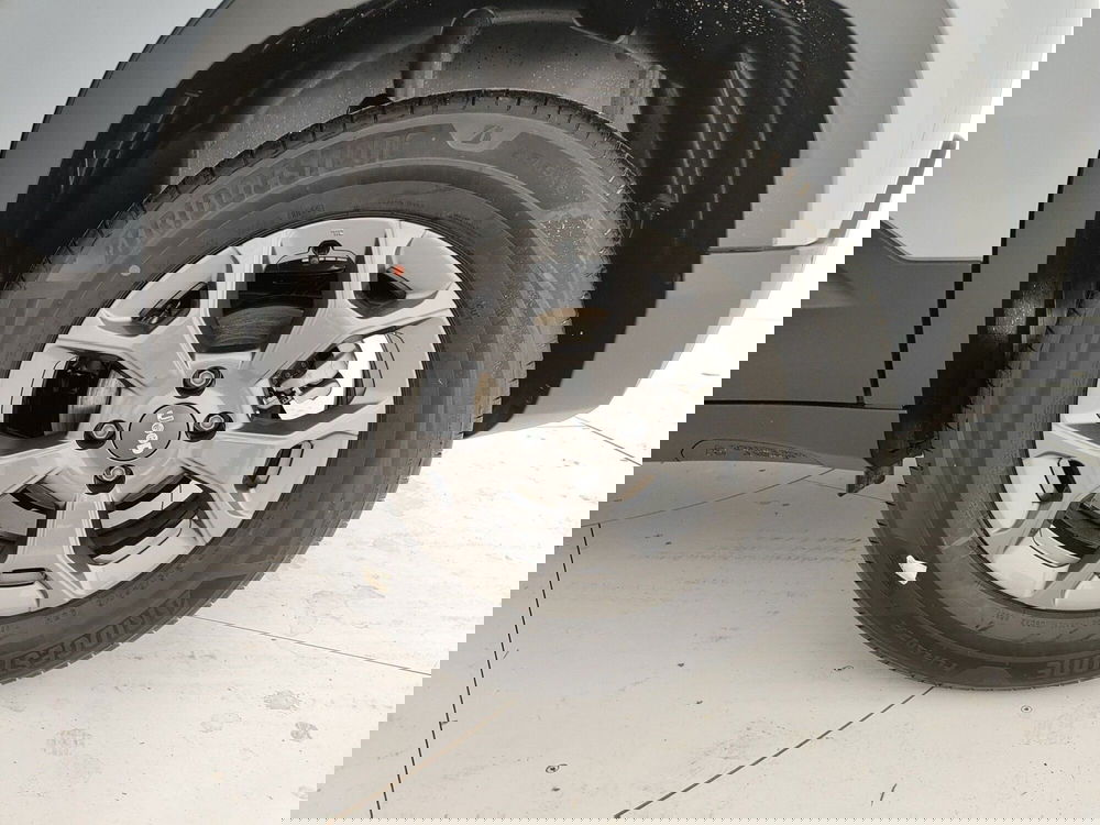 Jeep Avenger nuova a Caserta (11)