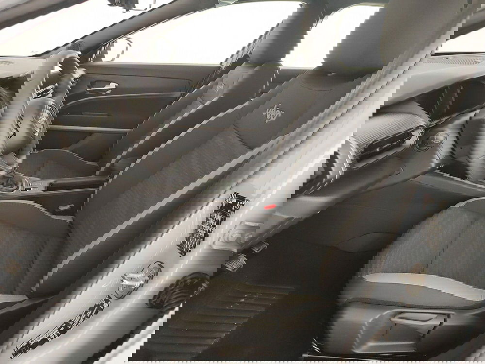 Jeep Avenger nuova a Caserta (16)