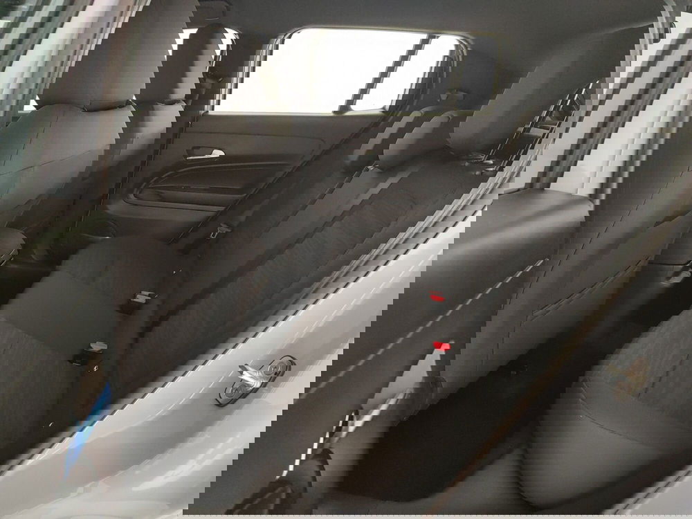 Jeep Avenger nuova a Caserta (18)