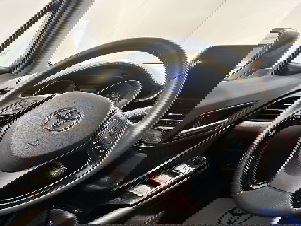 Toyota Toyota C-HR usata a Milano (10)