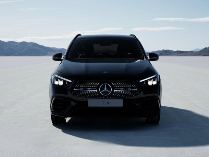 Mercedes-Benz GLA SUV nuova a Bergamo (2)