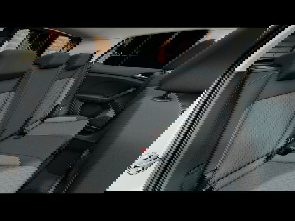 Volkswagen Taigo nuova a Livorno (9)