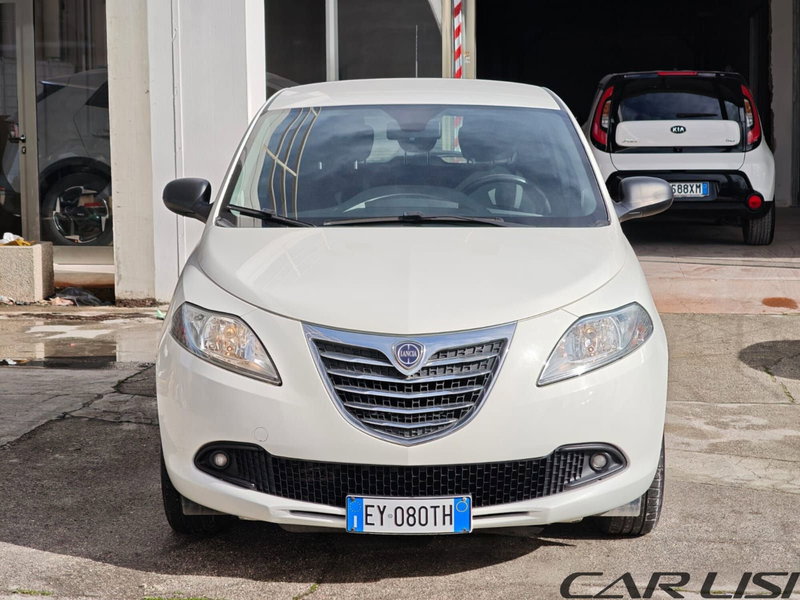 Lancia Ypsilon usata a Foggia