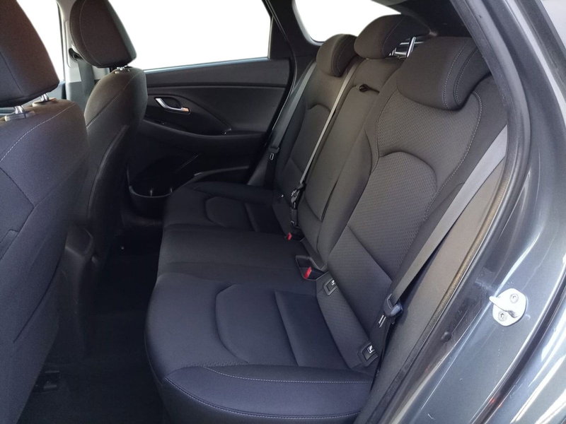 Hyundai i30 Station Wagon usata a Bari (14)