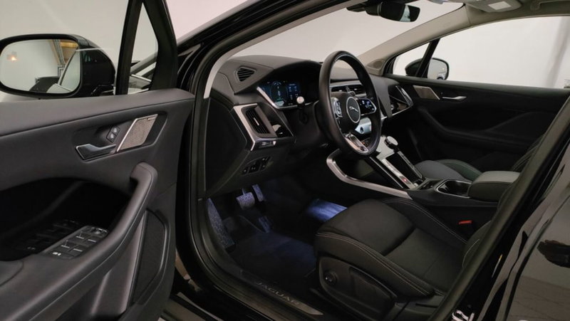 Jaguar I-Pace usata a Novara (18)