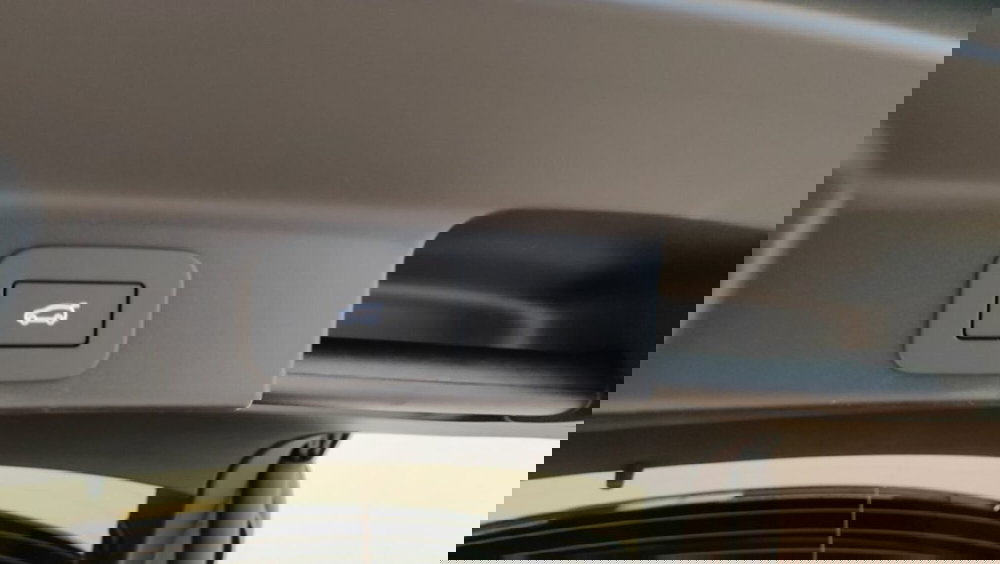 Jaguar F-Pace usata a Novara (18)