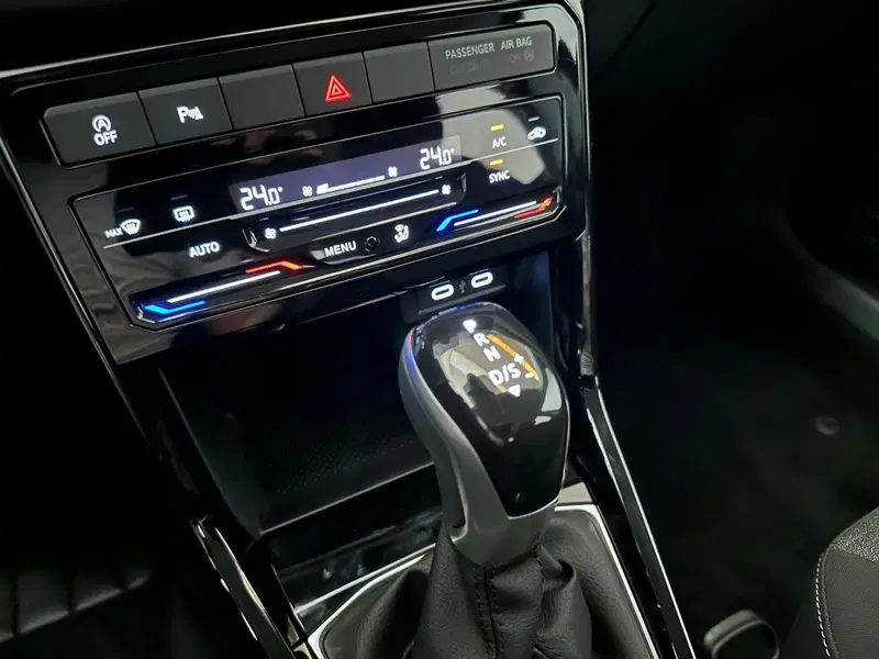 Volkswagen T-Cross nuova a Novara (10)