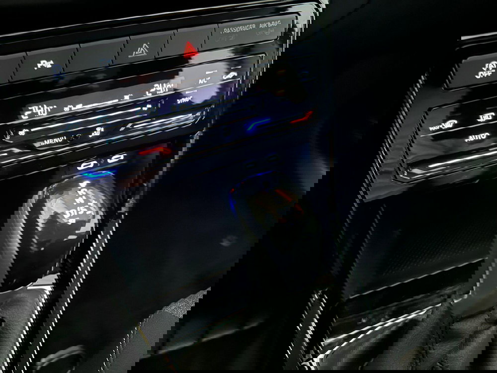 Volkswagen T-Cross nuova a Novara (10)