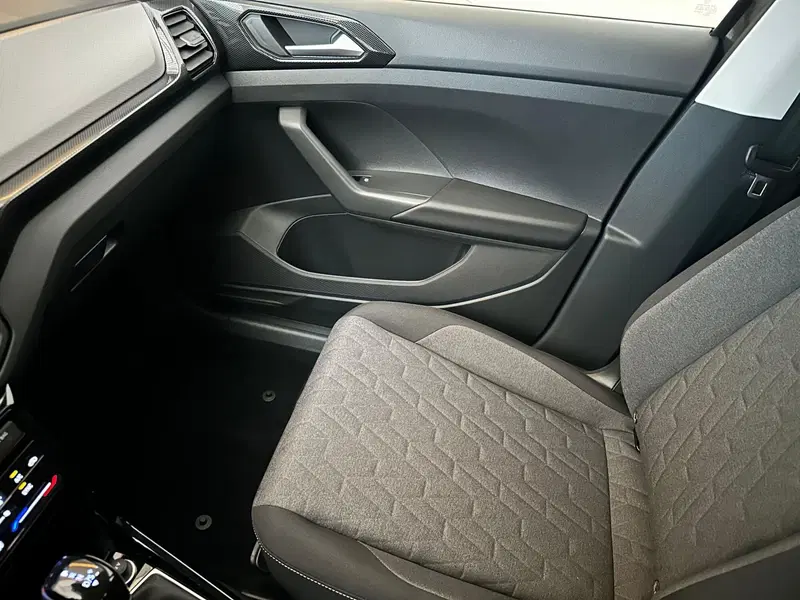 Volkswagen T-Cross nuova a Novara (16)