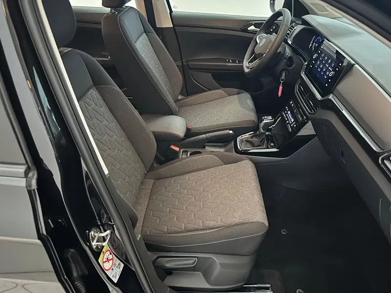 Volkswagen T-Cross nuova a Novara (18)