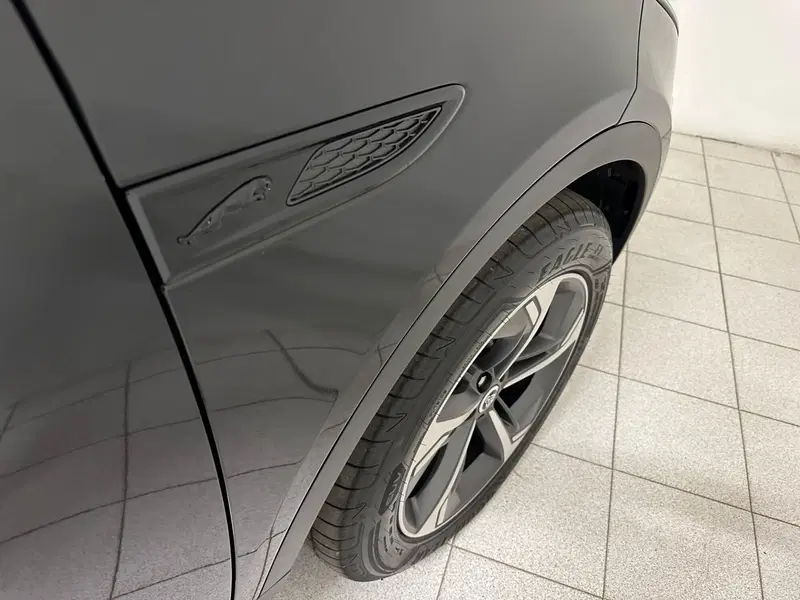 Jaguar E-Pace usata a Novara (15)