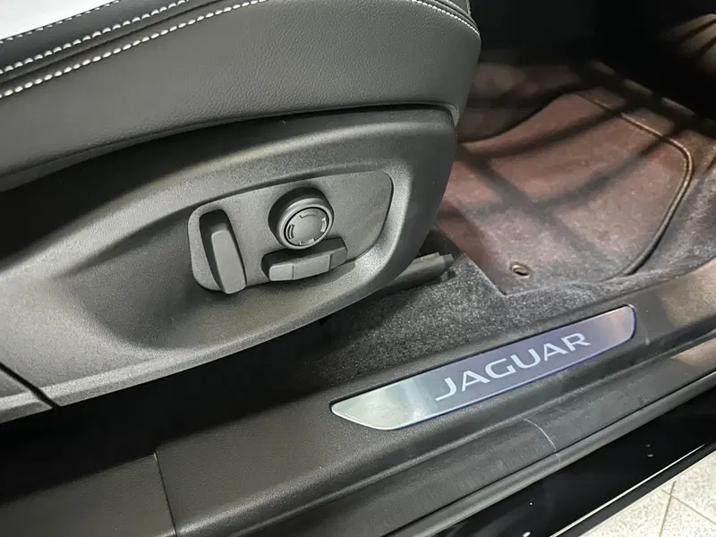 Jaguar E-Pace usata a Novara (16)