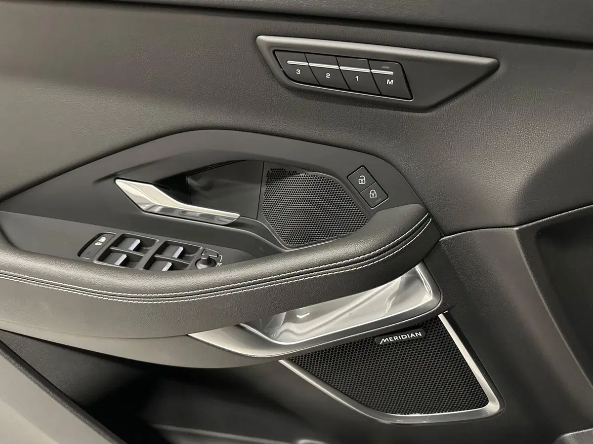 Jaguar E-Pace usata a Novara (18)