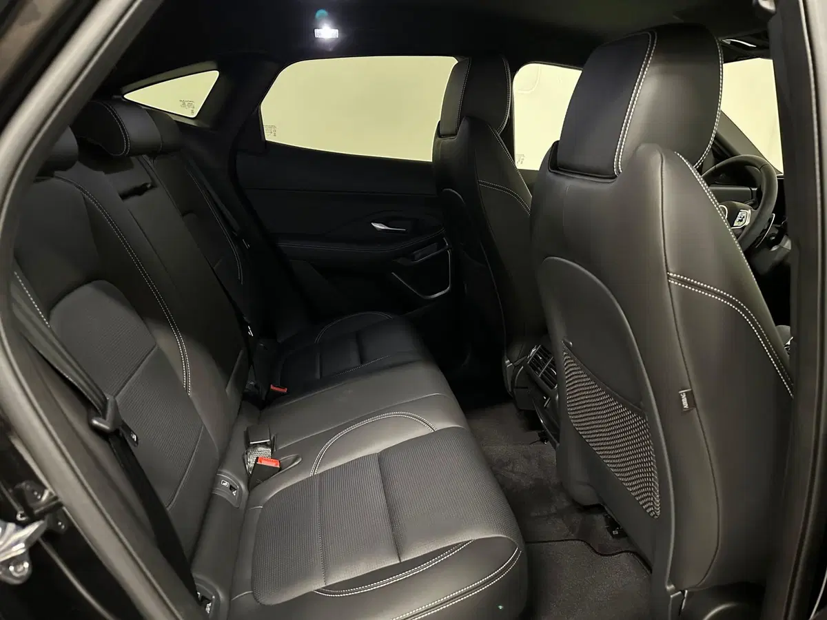 Jaguar E-Pace usata a Novara (5)