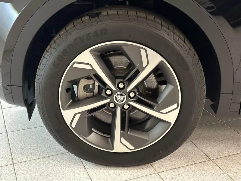 Jaguar E-Pace usata a Novara (9)