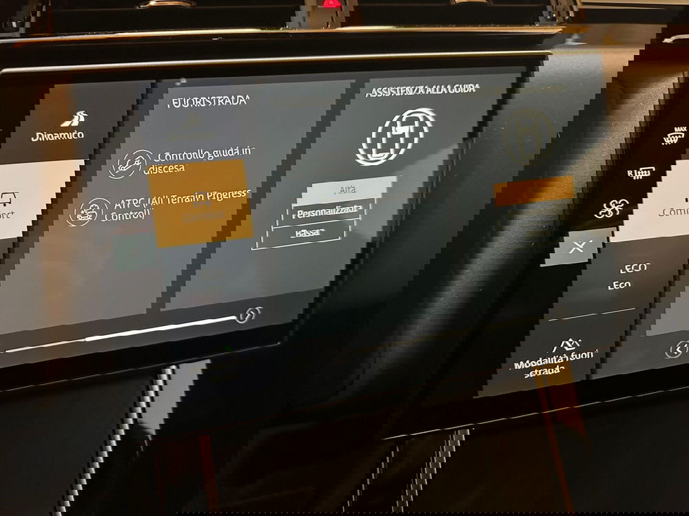 Land Rover Range Rover Velar usata a Novara (14)