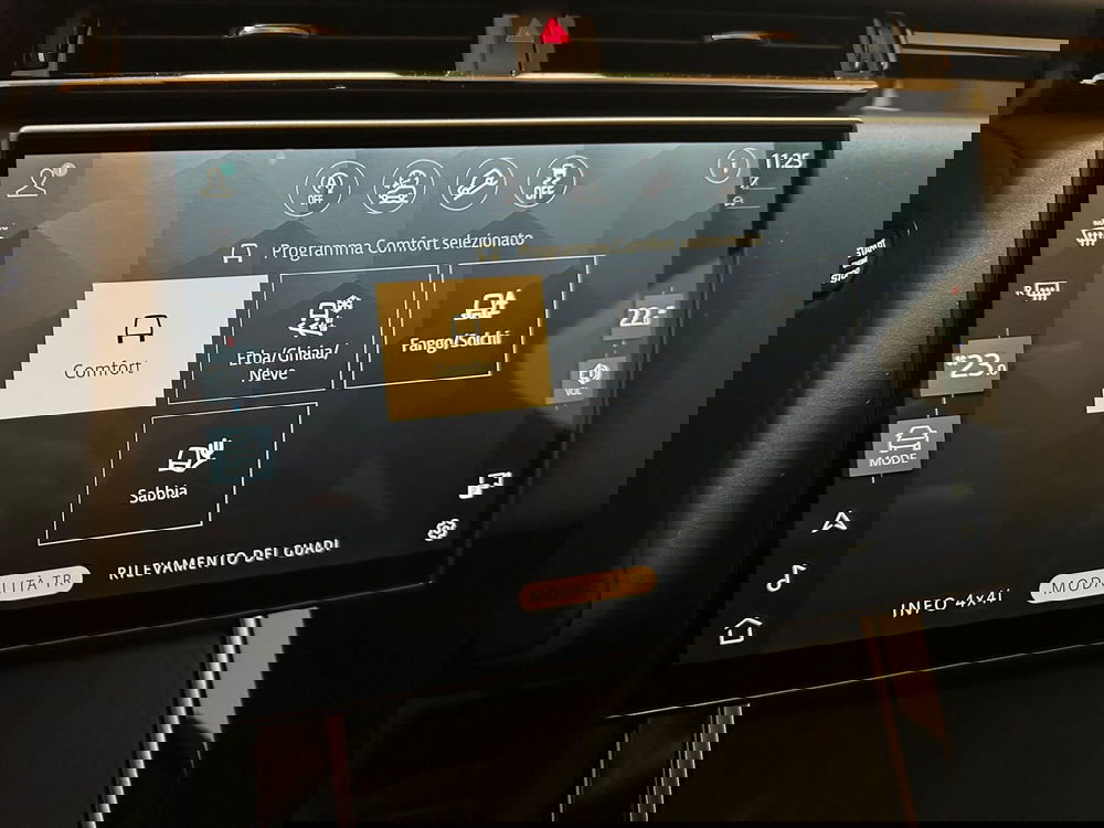 Land Rover Range Rover Velar usata a Novara (17)