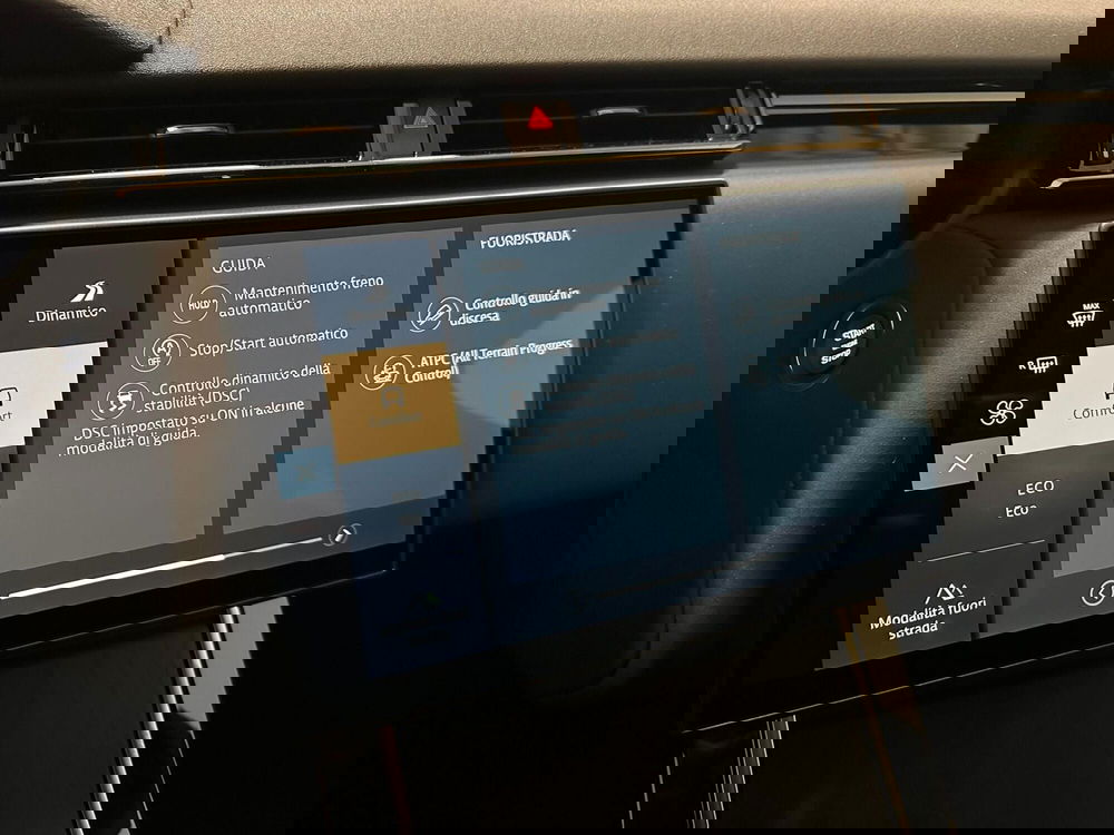 Land Rover Range Rover Velar usata a Novara (20)