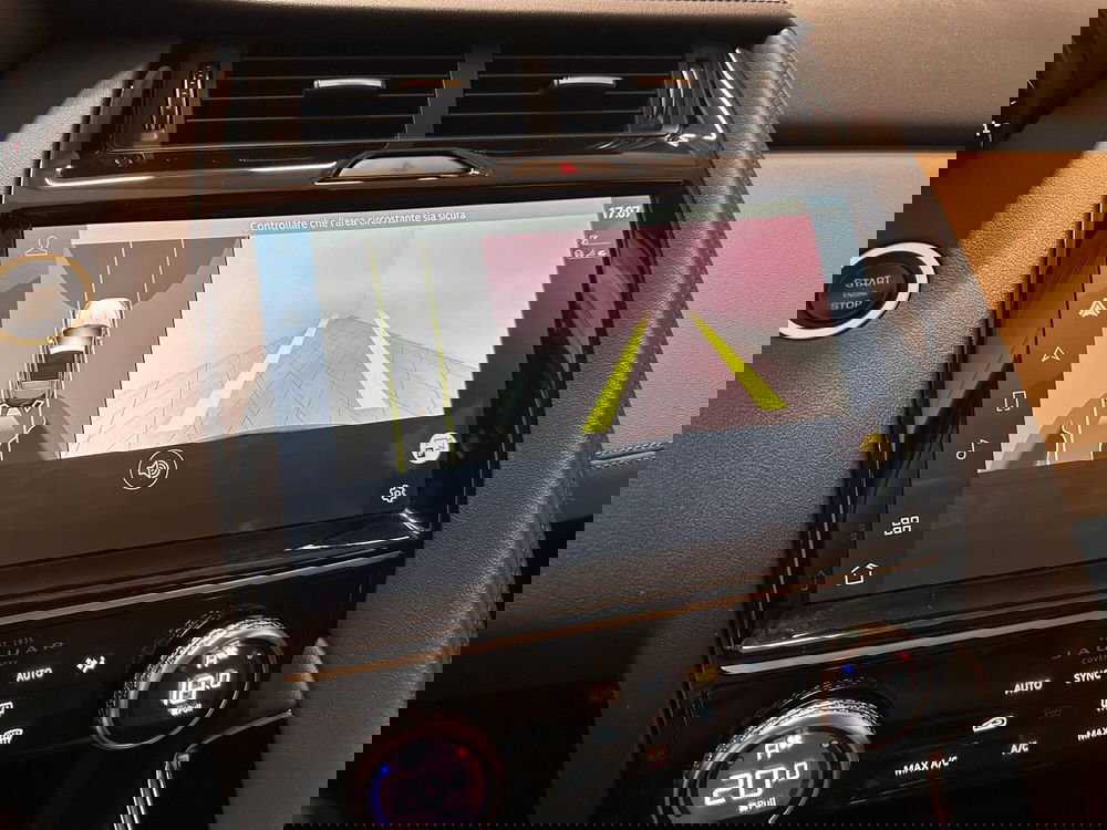 Jaguar E-Pace usata a Novara (14)