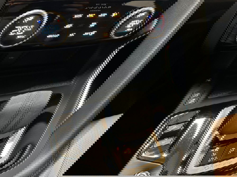 Jaguar E-Pace usata a Novara (15)