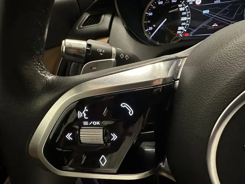 Jaguar E-Pace usata a Novara (16)