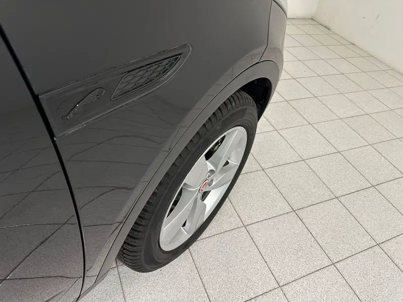 Jaguar E-Pace usata a Novara (20)