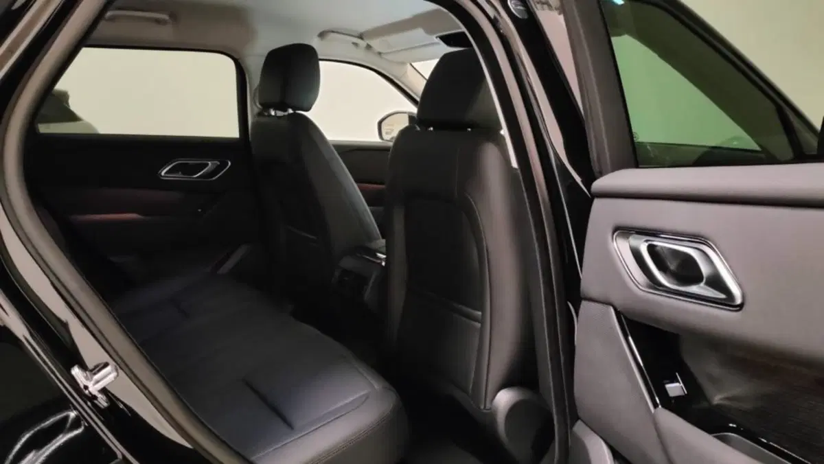 Land Rover Range Rover Velar usata a Novara (17)