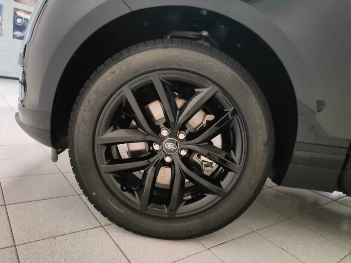Land Rover Range Rover Velar usata a Novara (9)